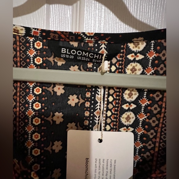 BloomChic Multicolored Bohemian Dress. Flutter Sleeves, deep pockets, Vneck. - Picture 3 of 5